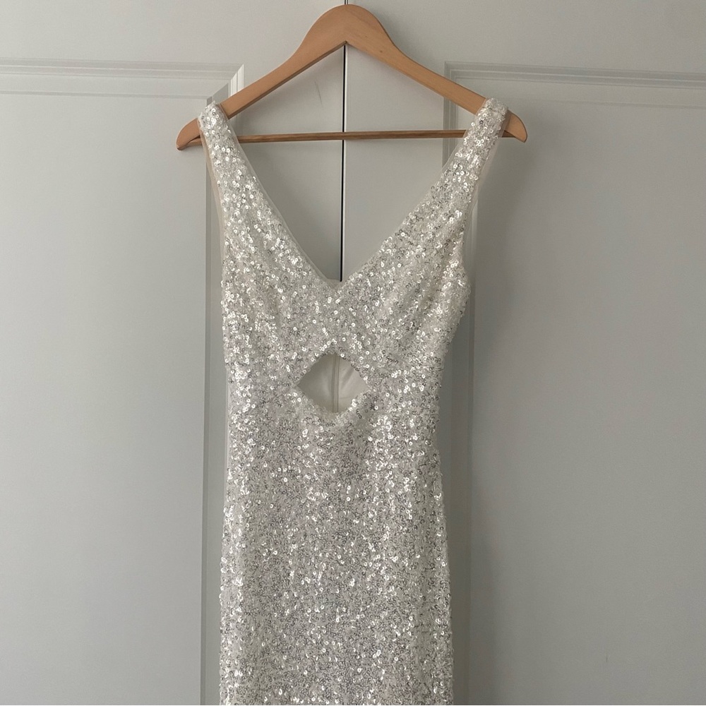 Betsy Adam V-Neck Cutout-Detail Sequinned IvorySilver 4 - Picture 10 of 16